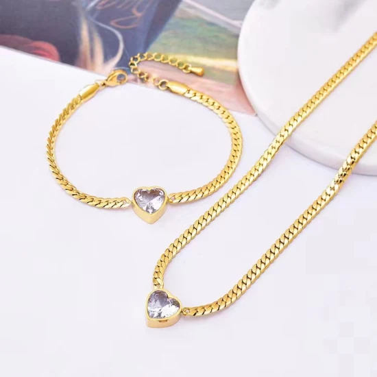 Goldfarbenes Schmetterlings-Kristall-Anhänger-Halsketten- und Ohrring-Schmuckset